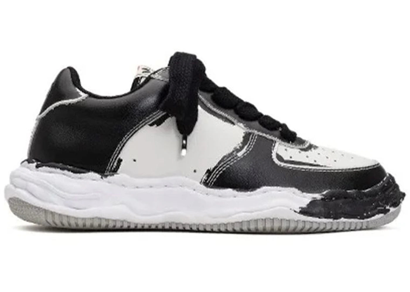 Maison Mihara Yasuhiro Wayne OG Sohle bedrucktes Leder Low Schwarz Weiß