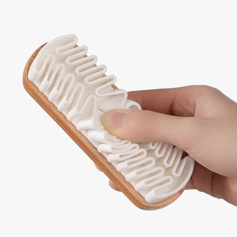 Brosse de nettoyage pour daim Mr. Sneakerseller – Manche en caoutchouc brut et hêtre