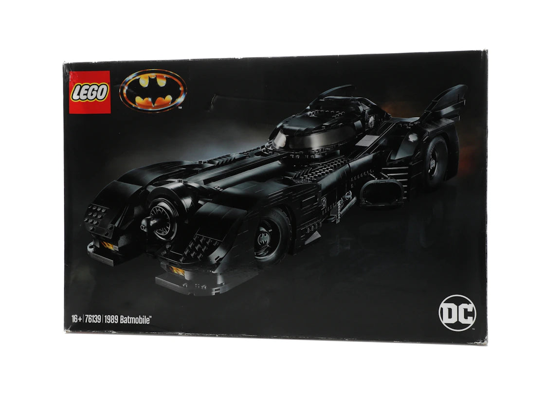 LEGO DC Batman Ensemble Batmobile 1989 76139